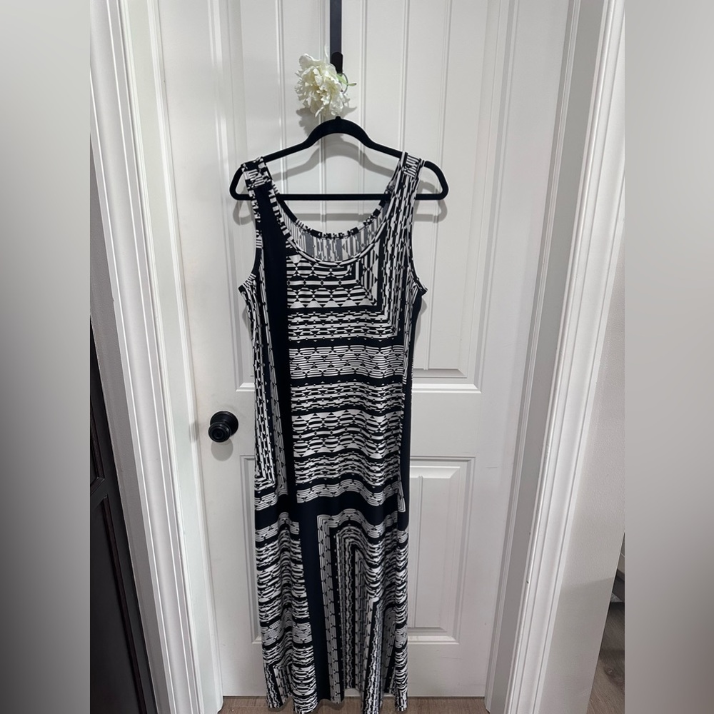 Jones New York sleeveless long dress. size 14.